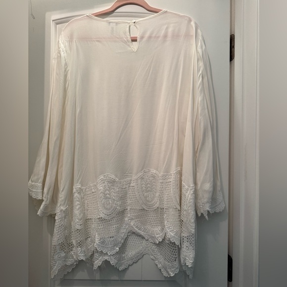 Beautiful white top, perfect for a night out!  NWOT. - Picture 2 of 6